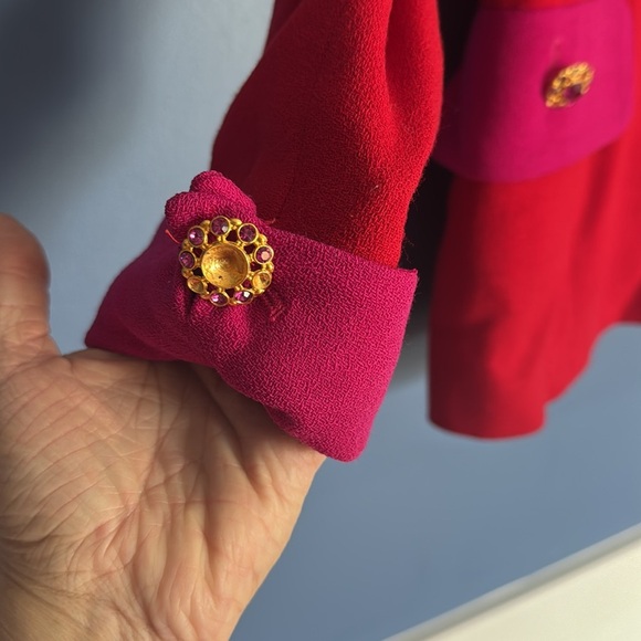 Red and pink Ann Taylor 80’s blazer with gold tone pink buttons size 6 - Picture 3 of 12